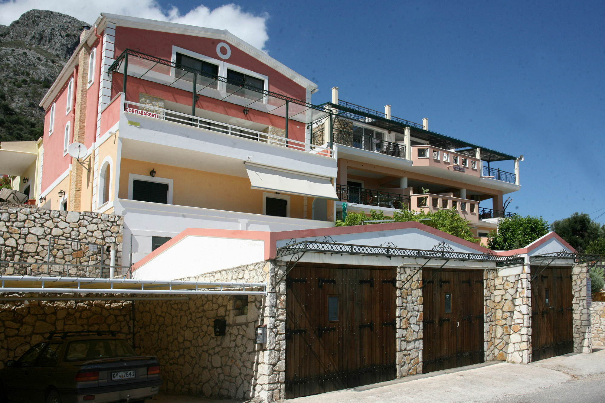 Sarakinos Apartments Barbati Ngoại thất bức ảnh